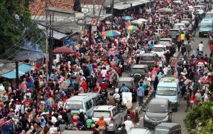 ramadan-tanah-abang-semakin-semrawut_m_135758