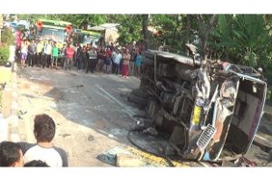 bus-sarat-penumpang-terguling-1-tewas-belasan-luka-luka-Ixm