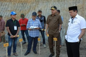 Wakil Gubernur Aceh, Ir Nova Iriansyah MT meninjau lokasi pembangunan ruas jalan tembus Abdya-Gayo Lues, segmen Tongra-Trangon1