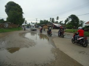 Air tergenang dibadan jalan