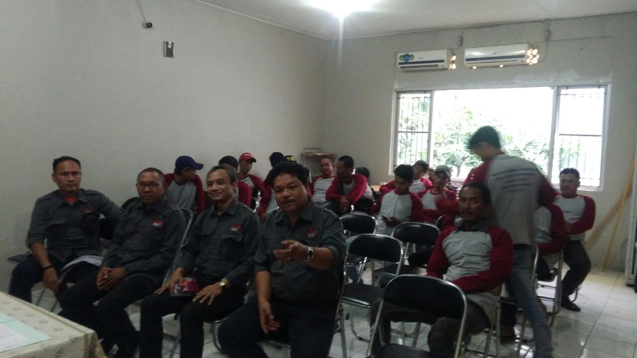 FOX NAPI berfoto saat pembinaan wirausaha di Dinas Sosial Karawang