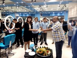 Prosesi pemotongan tumpeng