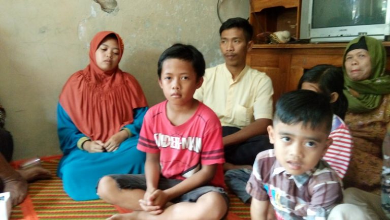 Sekda Bandung Barat Angkat Anak Korban Longsor di Bogor ...