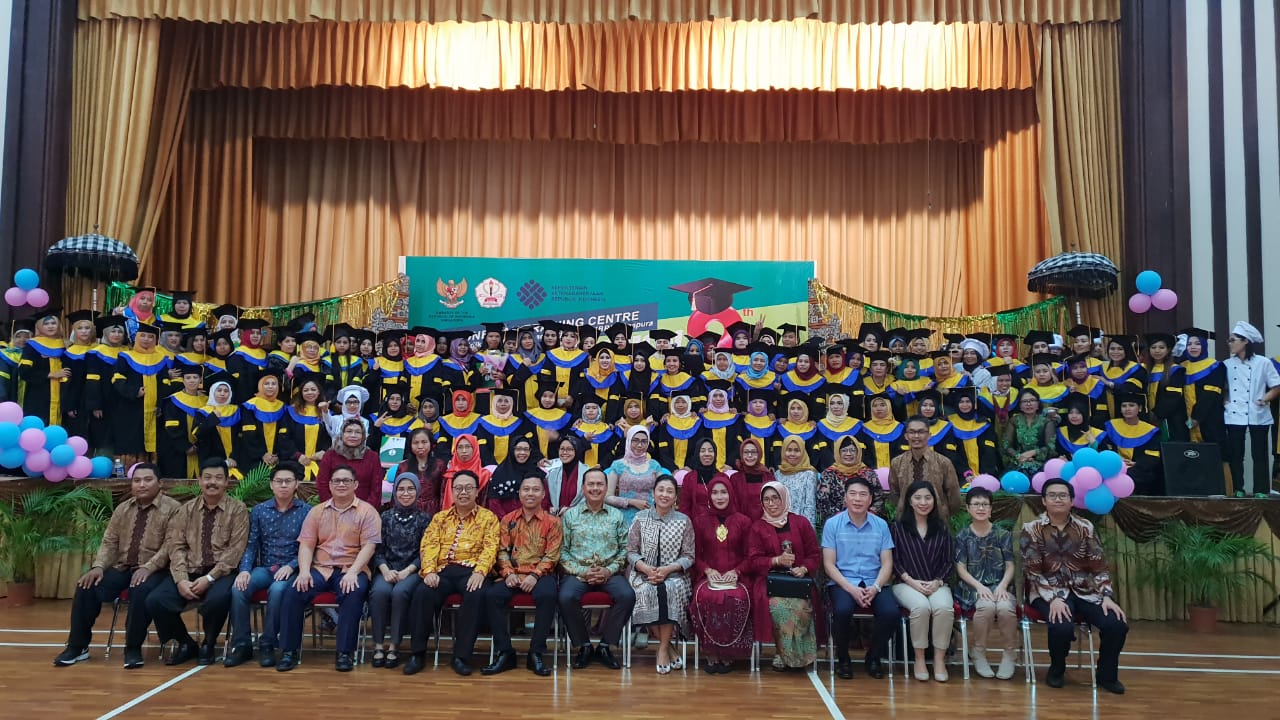 Sebanyak 583 PMI di Singapura Diwisuda