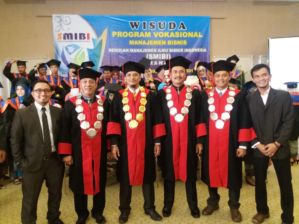 SMIBI Karawang Wisuda 31 Mahasiswa - Spirit News