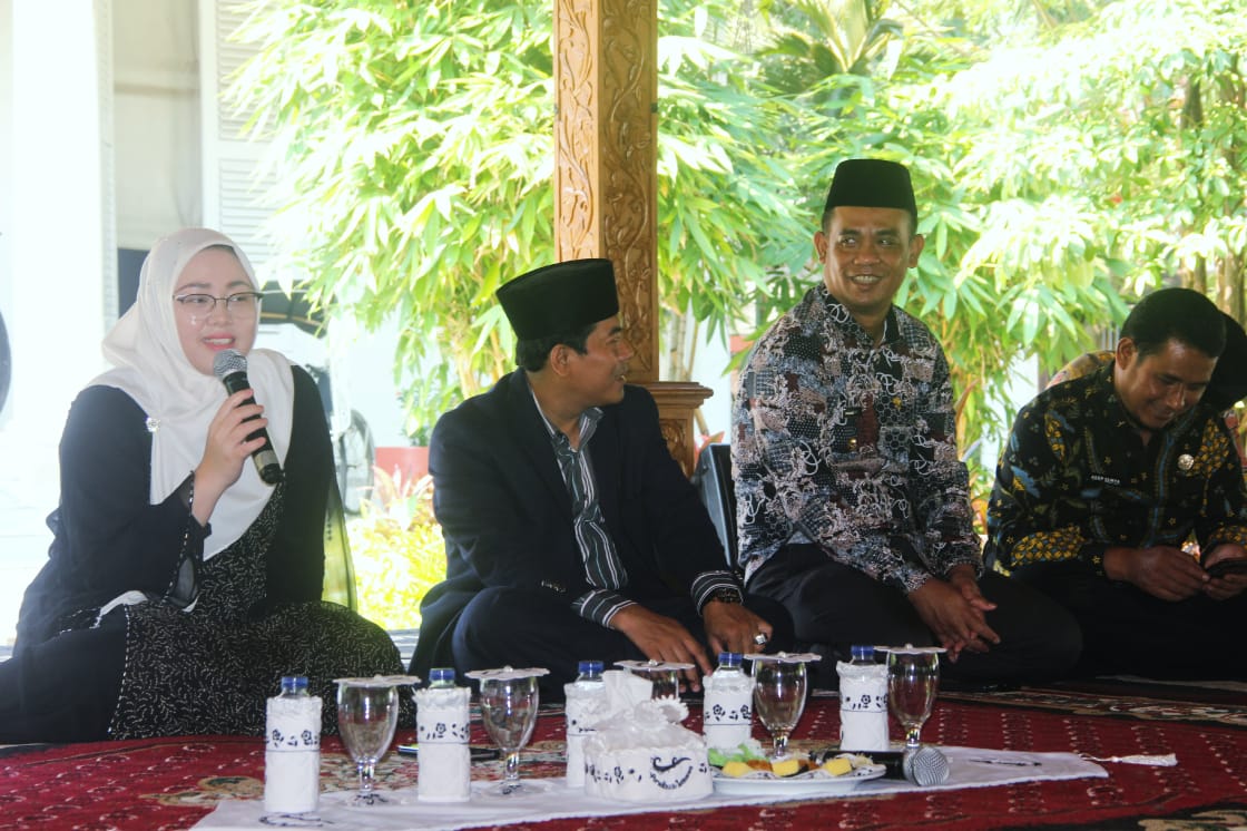 Lewat Pengajian Rutin Kamisan, Bupati Cantik Ini Sosialisasikan Program Pemkab spiritnews.co.id