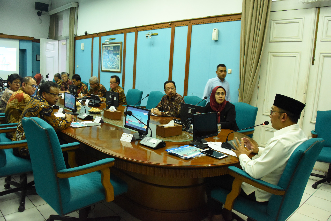 Emil : Ada Dua Tahap Penanganan Tumpahan Minyak Mentah di Karawang spiritnews.co.id