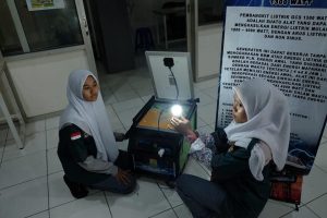 Pemkab Karawang Bantu SMK PGRI Telagasari Kembangkan Generator Tenaga Surya spiritnews.co.id
