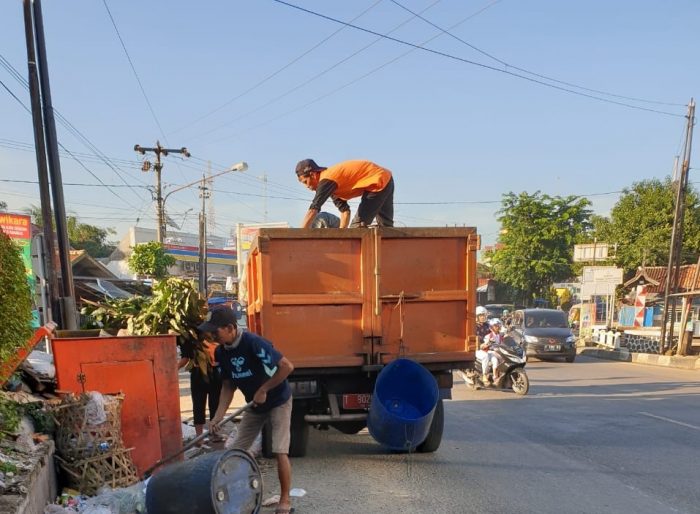 Cegah Penumpukan, Buanglah Sampah Sebelum Armada Pengangkut Beroperasi spiritnews.co.id