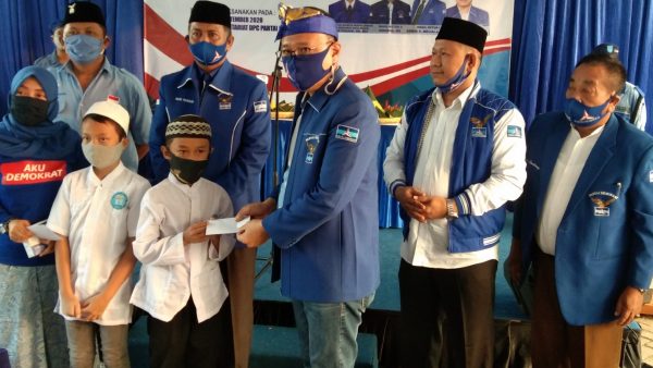 Peringati Hari Jadi ke-19, DPC Demkorat Kota Bekasi Santuni Anak Yatim spiritnews.co.id