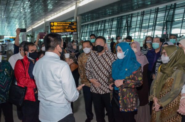 Naik Pesawat Wajib Tes PCR, Nihayatul Wafiroh : Ngaco !