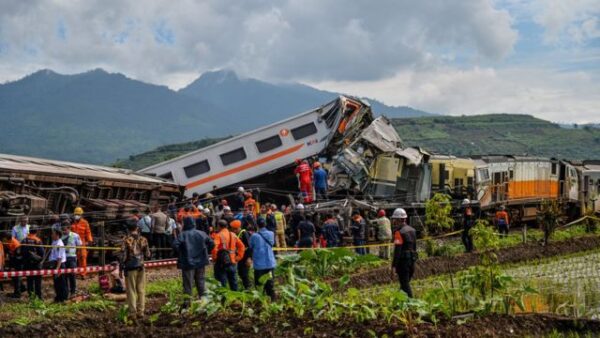 Soal Tabrakan Kereta Api di Cicalengka Bandung, Menhub : Ada Pelanggaran SOP