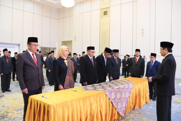 Danial Dilantik sebagai Rektor UIN Sultanah Nahrasiyah Lhokseumawe oleh Menteri Agama