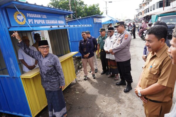 Dukung Pemberdayaan Ekonomi Melalui Program YES,  PT PIM Serahkan 7 Booth Container ke Keude Krueng Geukueh