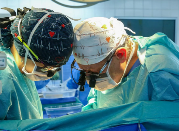 KFSHRC Selamatkan Nyawa Anak Usia 7 Tahun Melalui Transplantasi Jantung dengan Organ Donor dari Uni Emirat Arab