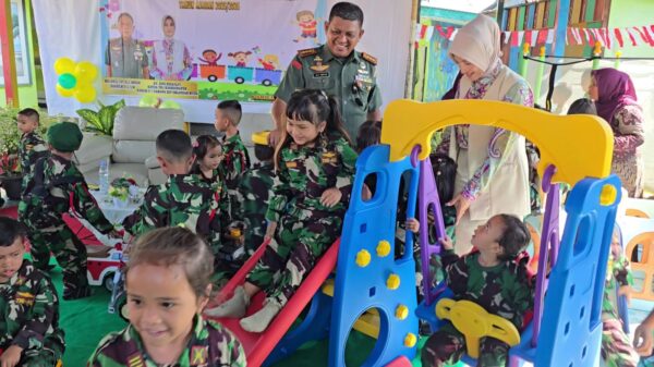 Danrem Lilawangsa Sumbang Alat Peraga Didik Anak Belajar Merdeka Sekolah TK Kartika