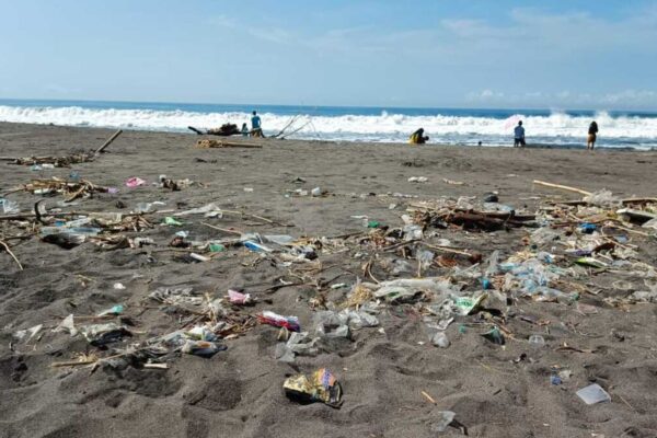 EZVIZ Bergabung dengan Plastic Bank Membalik Arus Limbah Plastik Menuju Laut