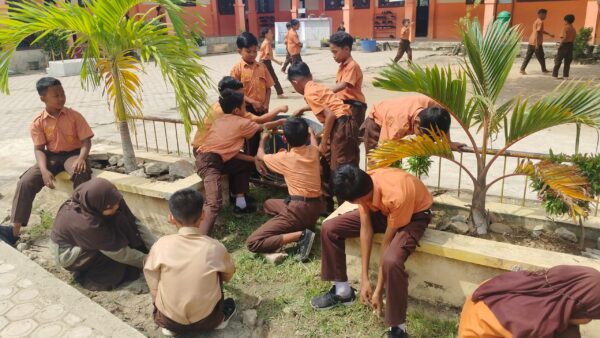 Peringati Hardikda Disdikbud Aceh Utara Gotroy Serentak di Sekolah-sekolah