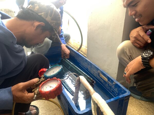 Tingkatkan Kemandirian Perekonomian, PT Pupuk Kujang Latih Masyarakat Servis AC