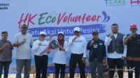 Hutama Karya Serahkan Kendaraan Pengangkut Sampah dan Tanam Mangrove di Pesisir Marunda